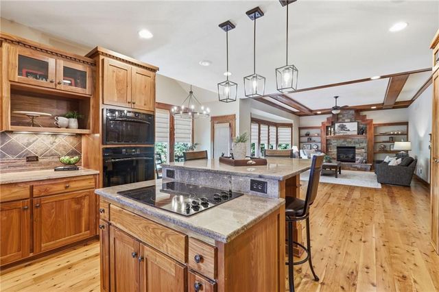 16211 Overbrook Lane, Stilwell, KS 66085
