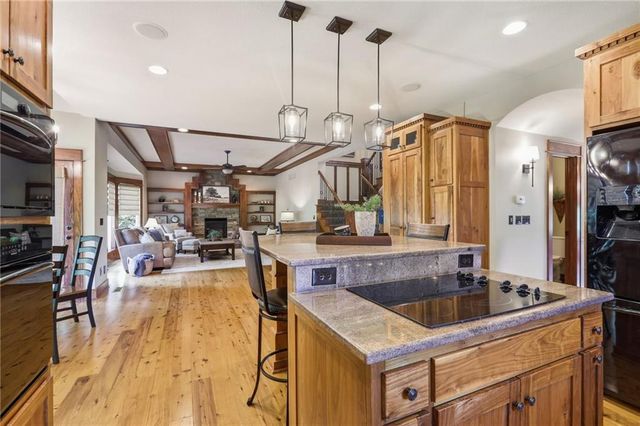 16211 Overbrook Lane, Stilwell, KS 66085