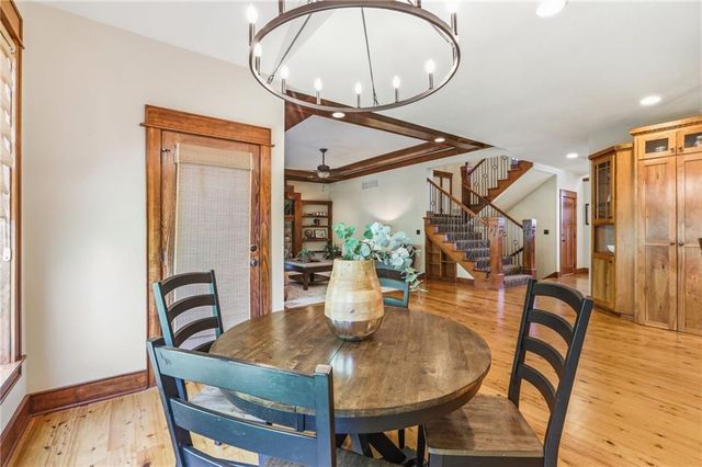 16211 Overbrook Lane, Stilwell, KS 66085