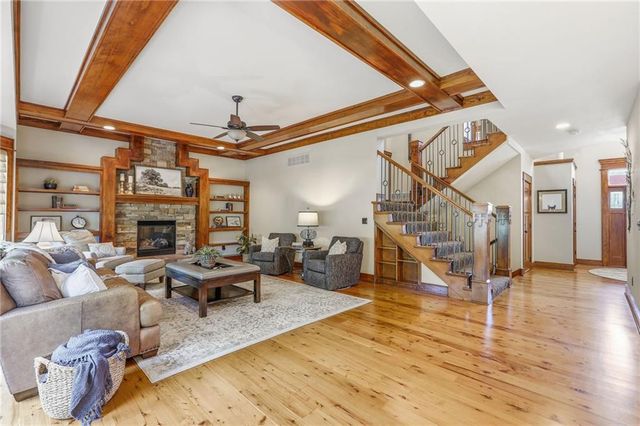 16211 Overbrook Lane, Stilwell, KS 66085