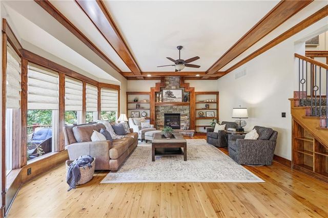16211 Overbrook Lane, Stilwell, KS 66085
