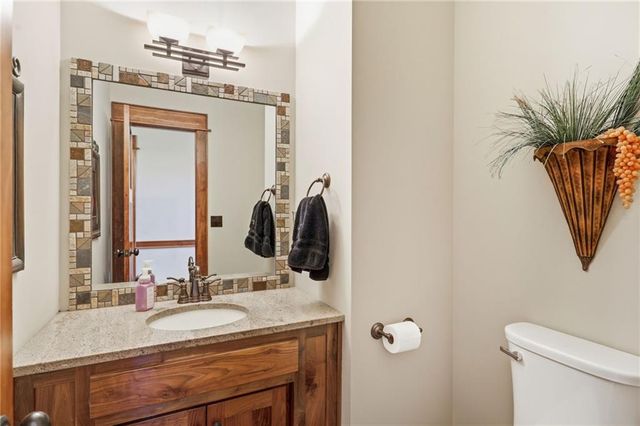 16211 Overbrook Lane, Stilwell, KS 66085