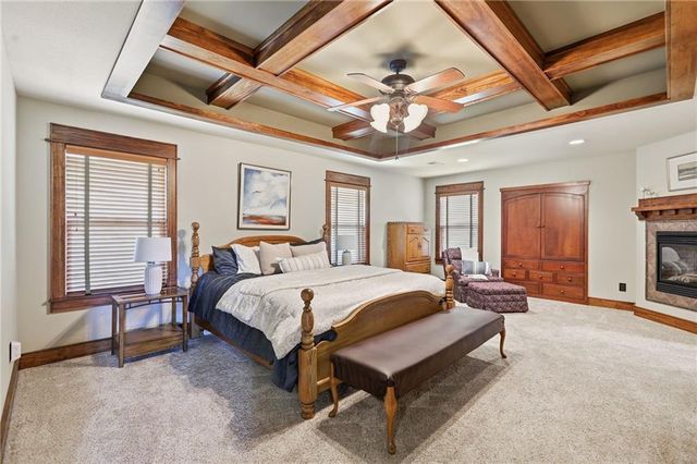 16211 Overbrook Lane, Stilwell, KS 66085