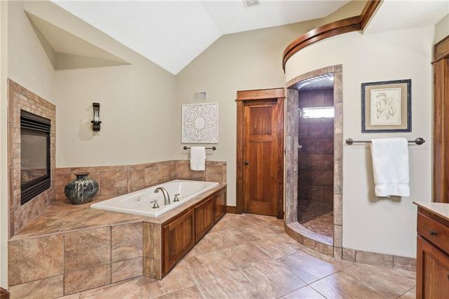 16211 Overbrook Lane, Stilwell, KS 66085