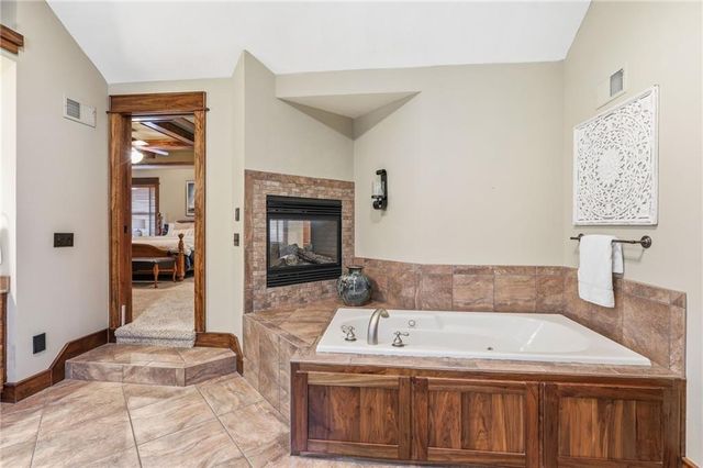 16211 Overbrook Lane, Stilwell, KS 66085