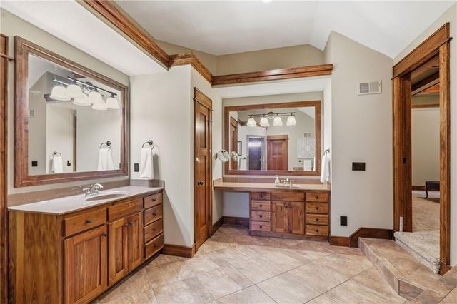 16211 Overbrook Lane, Stilwell, KS 66085