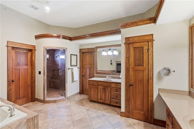 16211 Overbrook Lane, Stilwell, KS 66085