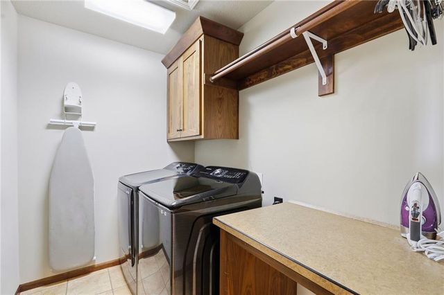 16211 Overbrook Lane, Stilwell, KS 66085