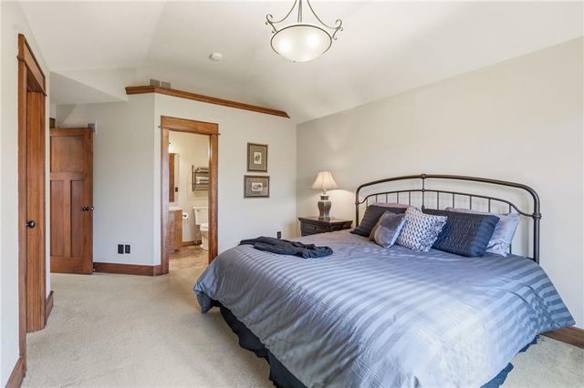16211 Overbrook Lane, Stilwell, KS 66085