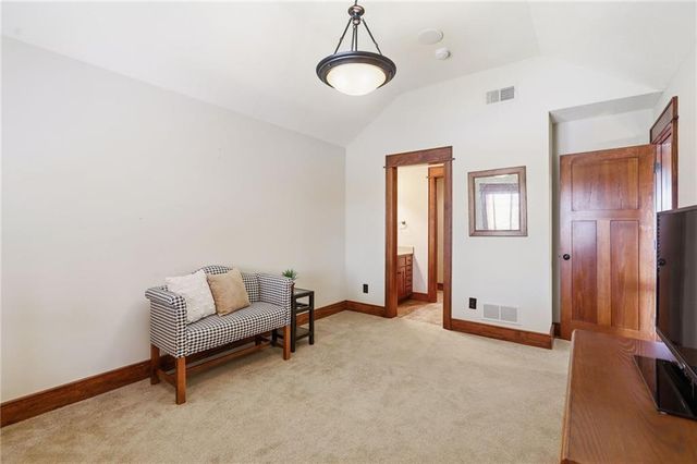16211 Overbrook Lane, Stilwell, KS 66085