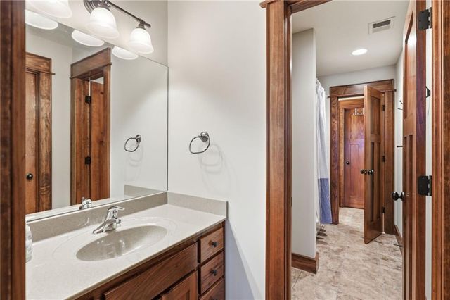 16211 Overbrook Lane, Stilwell, KS 66085