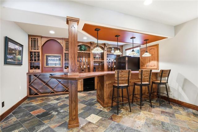 16211 Overbrook Lane, Stilwell, KS 66085