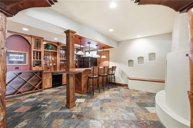 16211 Overbrook Lane, Stilwell, KS 66085