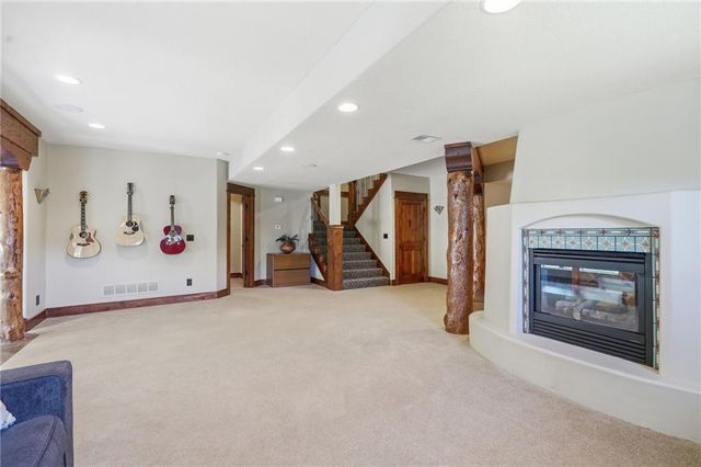 16211 Overbrook Lane, Stilwell, KS 66085