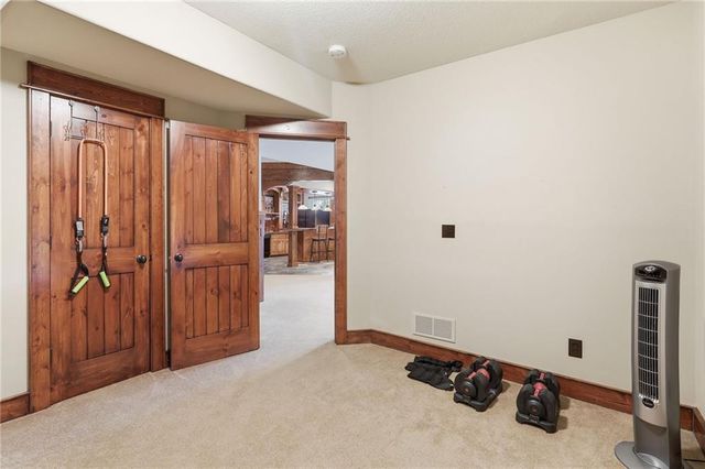 16211 Overbrook Lane, Stilwell, KS 66085