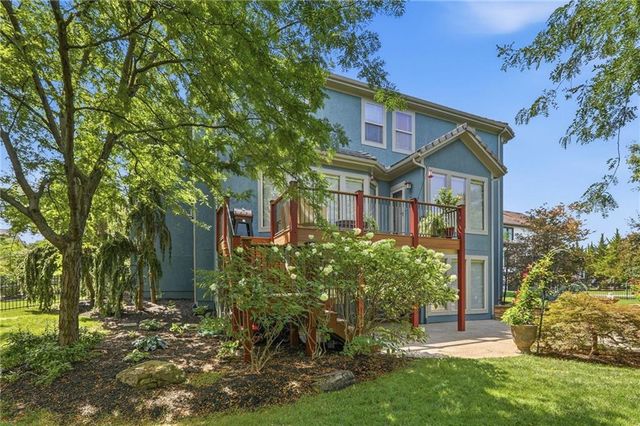 16211 Overbrook Lane, Stilwell, KS 66085
