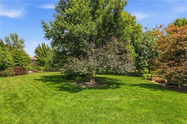 16211 Overbrook Lane, Stilwell, KS 66085