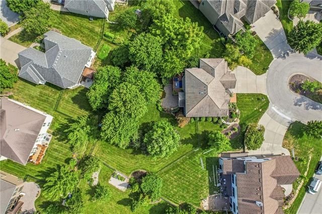 16211 Overbrook Lane, Stilwell, KS 66085