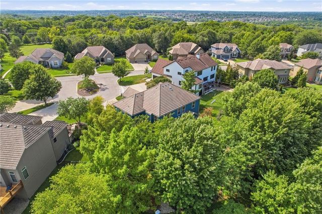 16211 Overbrook Lane, Stilwell, KS 66085