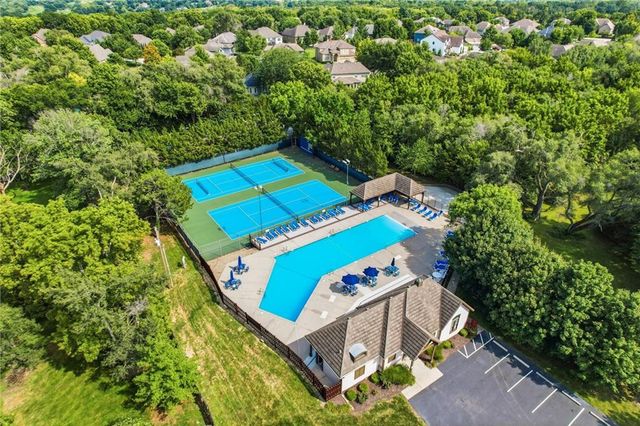 16211 Overbrook Lane, Stilwell, KS 66085
