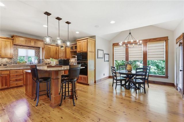 16211 Overbrook Lane, Stilwell, KS 66085