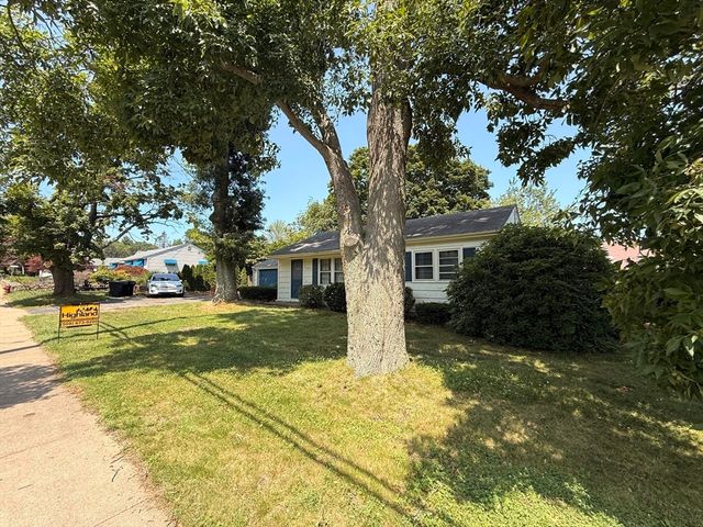 264 Slocum Road, Dartmouth, MA 02747