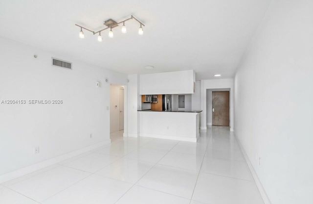 31 SE 5th St 3210, Miami, FL 33131