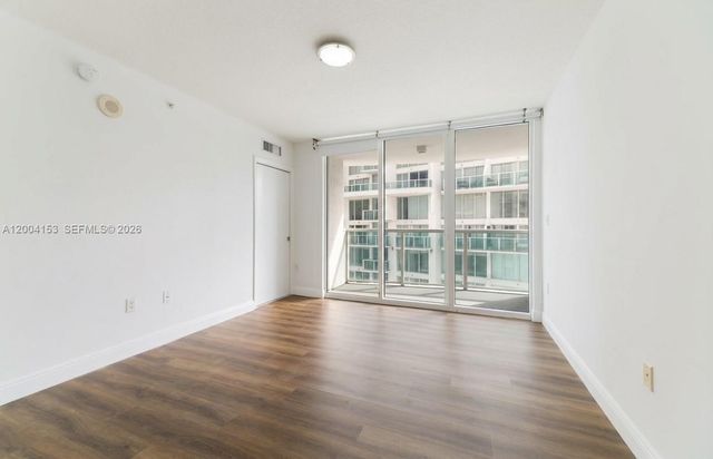 31 SE 5th St 3210, Miami, FL 33131