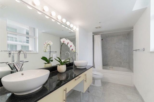 31 SE 5th St 3210, Miami, FL 33131