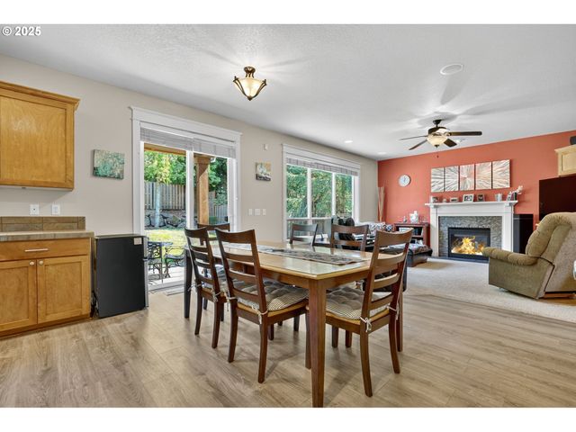 16514 OAKTREE Ter, Oregon City, OR 97045