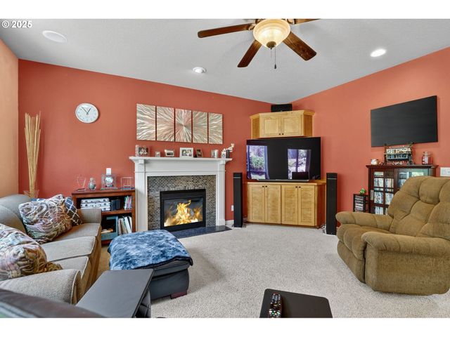 16514 OAKTREE Ter, Oregon City, OR 97045