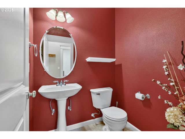 16514 OAKTREE Ter, Oregon City, OR 97045