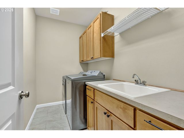 16514 OAKTREE Ter, Oregon City, OR 97045