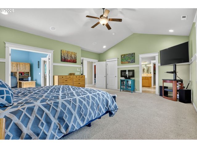 16514 OAKTREE Ter, Oregon City, OR 97045