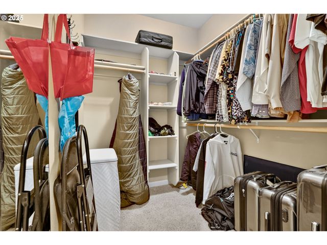 16514 OAKTREE Ter, Oregon City, OR 97045