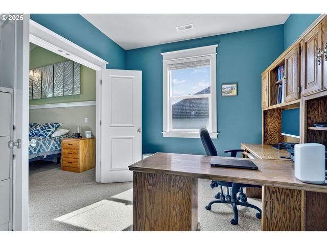 16514 OAKTREE Ter, Oregon City, OR 97045