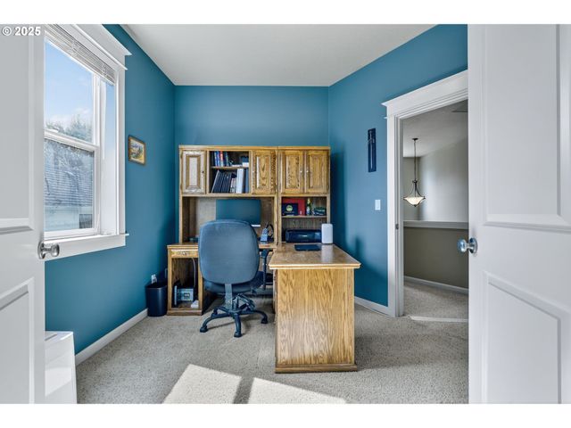 16514 OAKTREE Ter, Oregon City, OR 97045