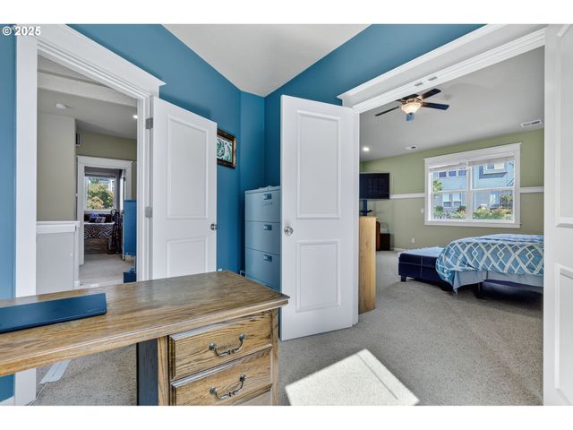 16514 OAKTREE Ter, Oregon City, OR 97045