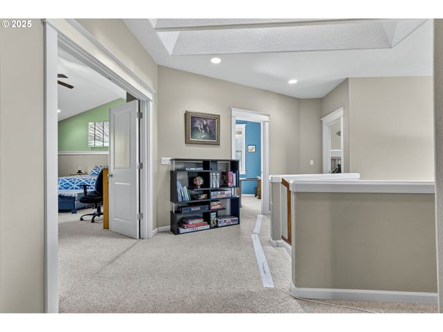 16514 OAKTREE Ter, Oregon City, OR 97045