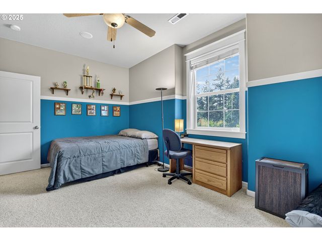 16514 OAKTREE Ter, Oregon City, OR 97045