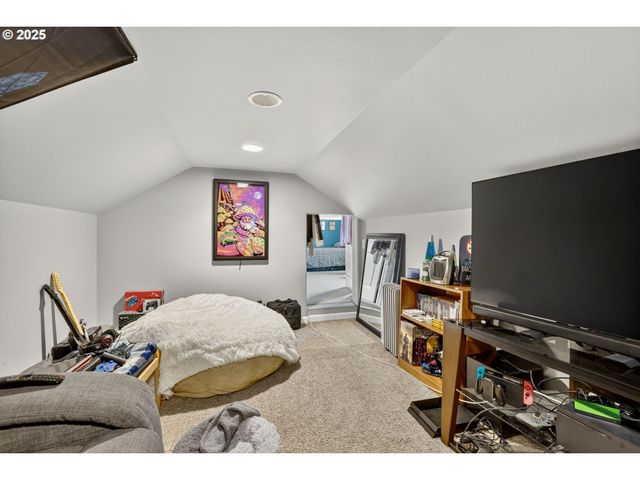 16514 OAKTREE Ter, Oregon City, OR 97045