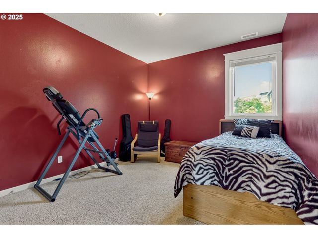 16514 OAKTREE Ter, Oregon City, OR 97045