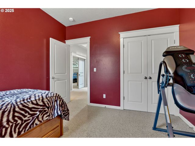 16514 OAKTREE Ter, Oregon City, OR 97045