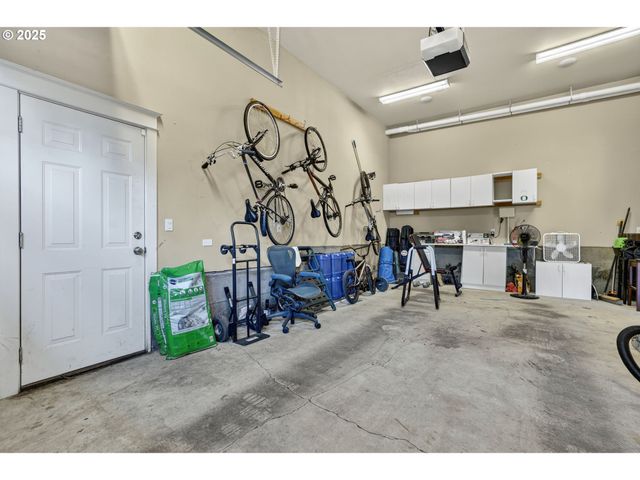 16514 OAKTREE Ter, Oregon City, OR 97045