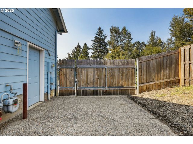 16514 OAKTREE Ter, Oregon City, OR 97045