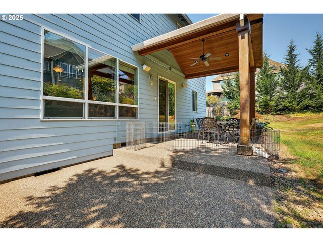 16514 OAKTREE Ter, Oregon City, OR 97045