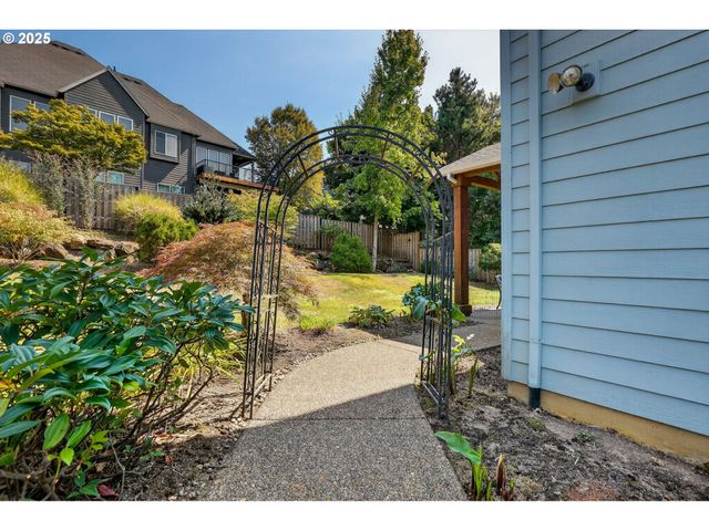 16514 OAKTREE Ter, Oregon City, OR 97045