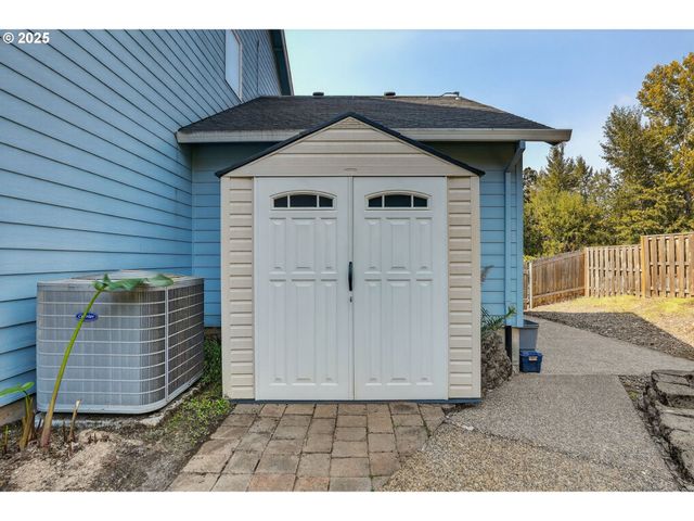 16514 OAKTREE Ter, Oregon City, OR 97045