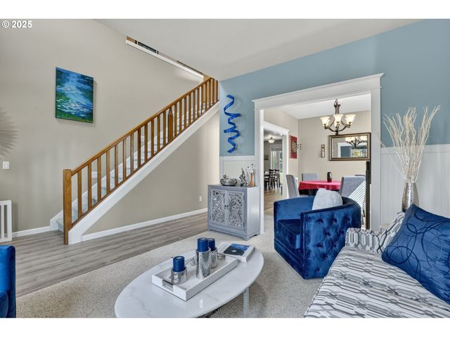 16514 OAKTREE Ter, Oregon City, OR 97045