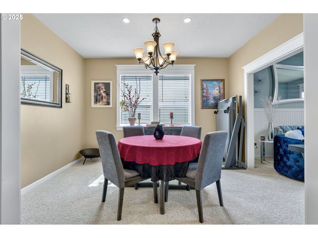 16514 OAKTREE Ter, Oregon City, OR 97045